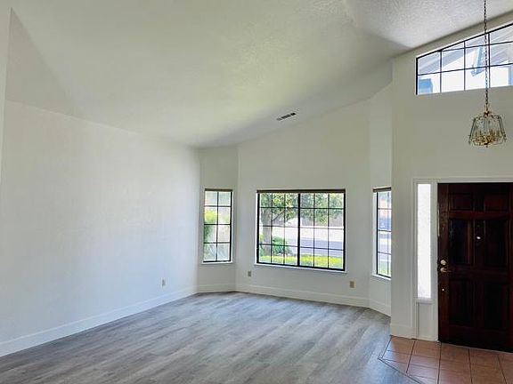 5th image of 531 Shady Glen Ave