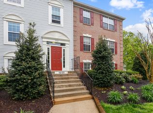 12103 Greenway Ct APT 201, Fairfax, VA 22033