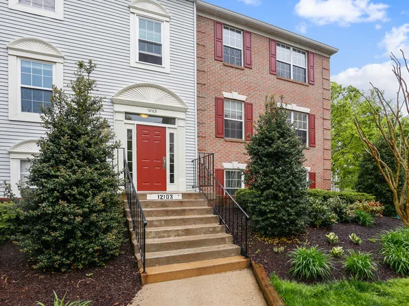 12103 Greenway Ct APT 201, Fairfax, VA 22033