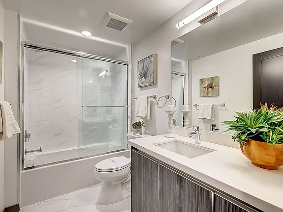 3rd image of 641 N Hobart Blvd #18912357