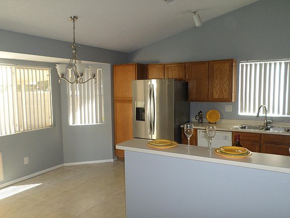 5th image of 717 W Sequoia Dr