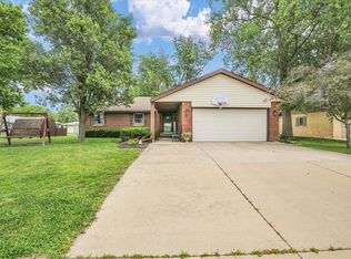 210 N Prospect Ave, Savoy, IL 61874