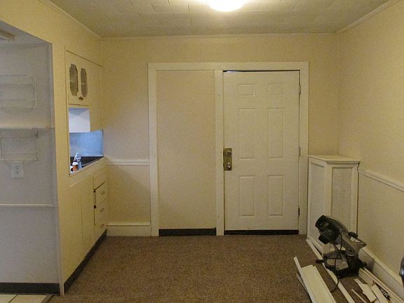 4th image of 7003 Elmwood Ave