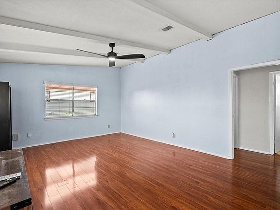 5th image of 868 Bonita St