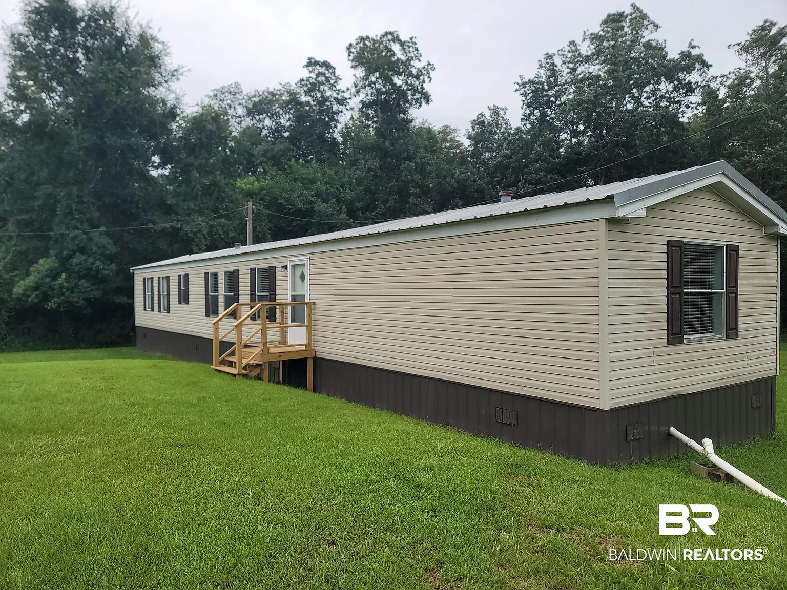 3 bed, 3.0 bath, 1120 sqft, $1,200 — Photo 1