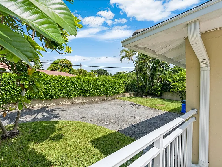 2514 E Granada Blvd — Photo 7