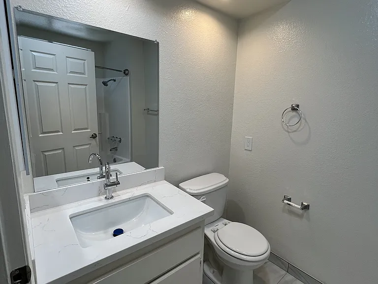 ROYAL CAMDEN APARTMENTS — Photo 4