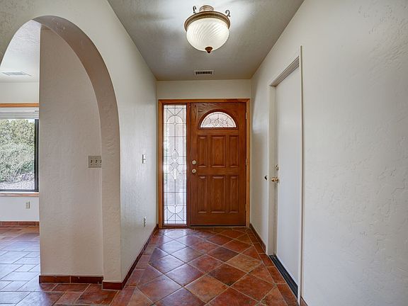 4th image of 585 Mosher Ln