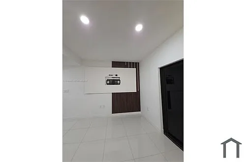 215 NW 13th Pl #0 Photo 1