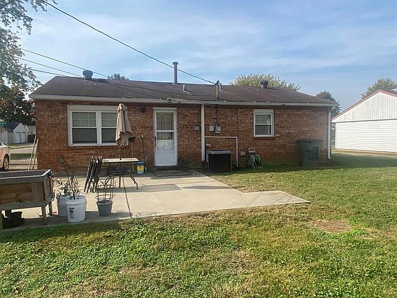 4th image of 2127 W Surrey Dr