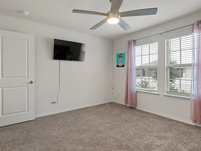 2038 Croton Ave — Photo 21