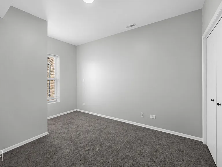 4750 S Calumet — Photo 10