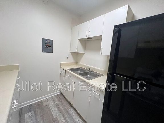 3rd image of 496 Holderness St SW APT 18