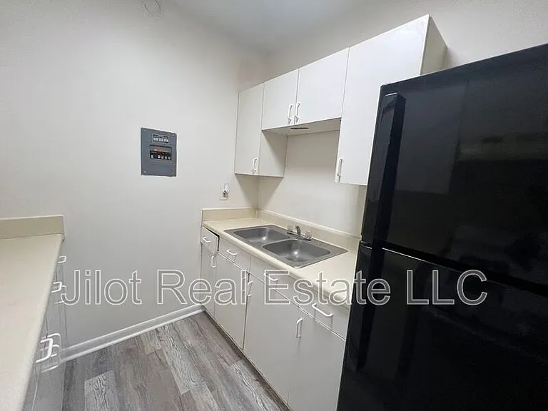 496 Holderness St SW #18 — Photo 3