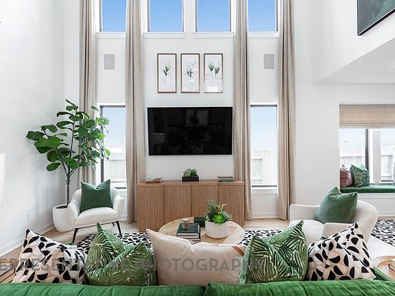 5th image of 10331 Da Silva St