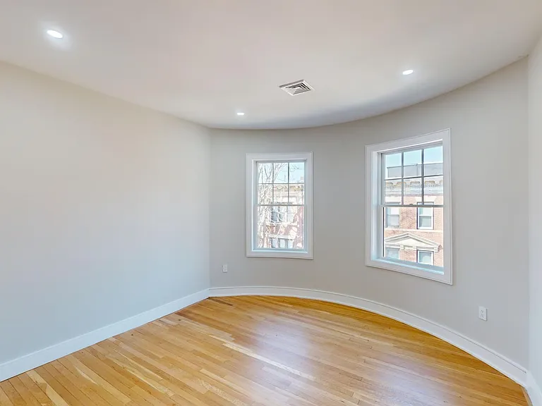 145 Sutherland Rd #3 — Photo 12
