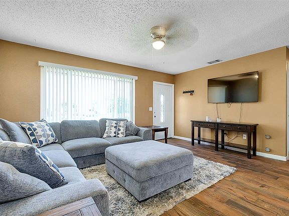 5th image of 18235 Avonsdale Cir