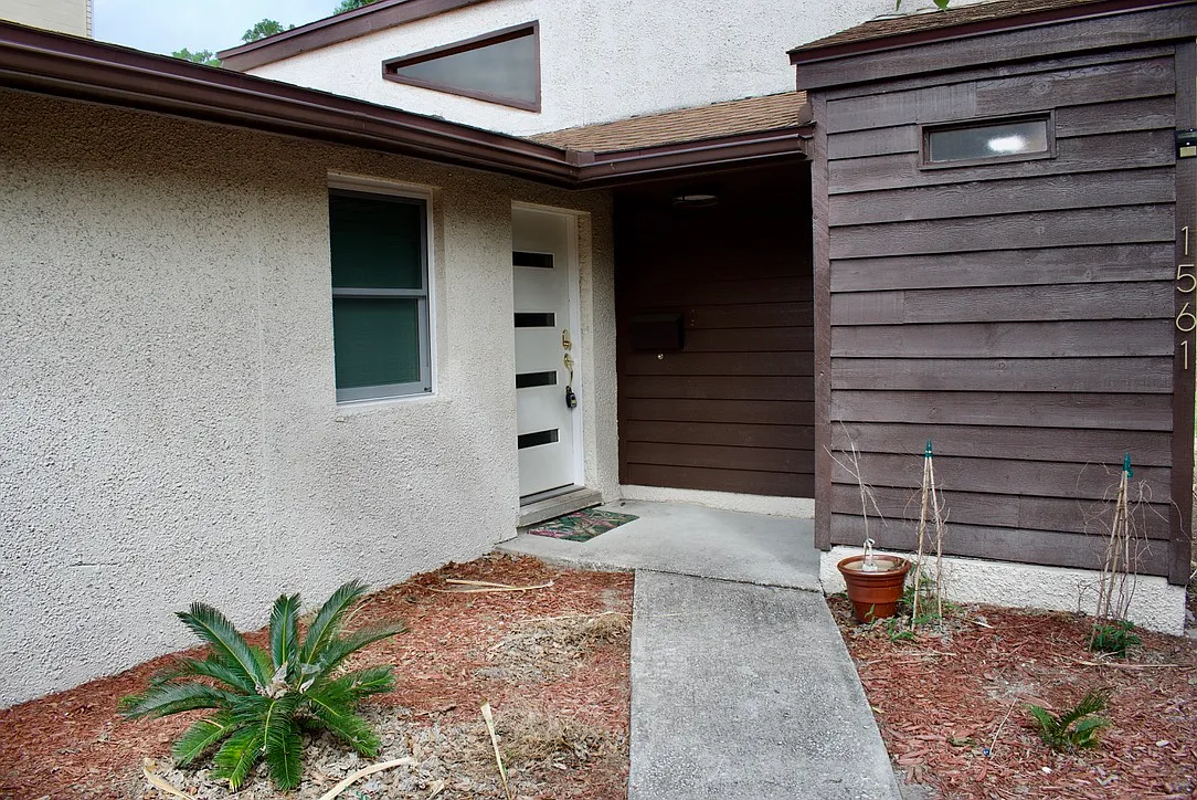 2 bed, 1049 sqft, $1,800 — Photo 3