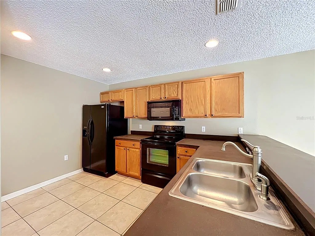 2 bed, 2.5 bath, 1296 sqft, $1,795 — Photo 3