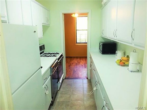 5th image of 678 Warburton Ave APT 4B