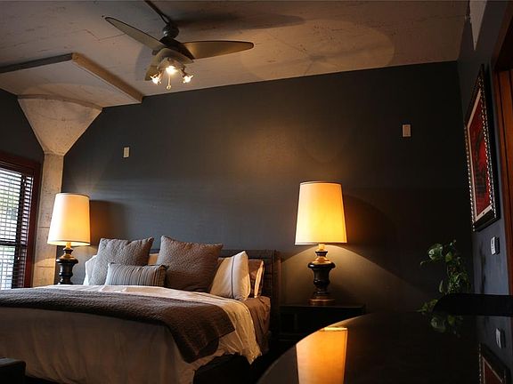 3rd image of 2205 McKinney St APT 410