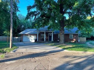 3212 W Camelot Ct, Springfield, MO 65807