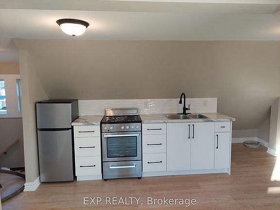 5th image of 148 Gibson Ave