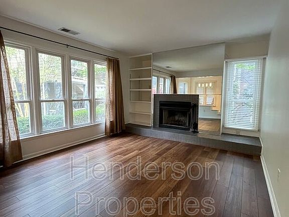 2nd image of 607 Queens Rd APT D