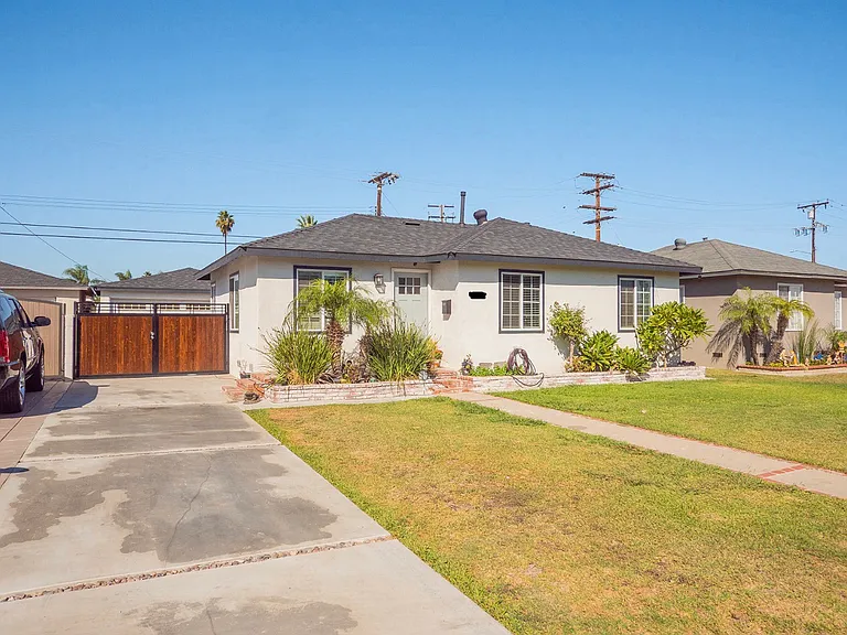 Adoree St — Photo 1
