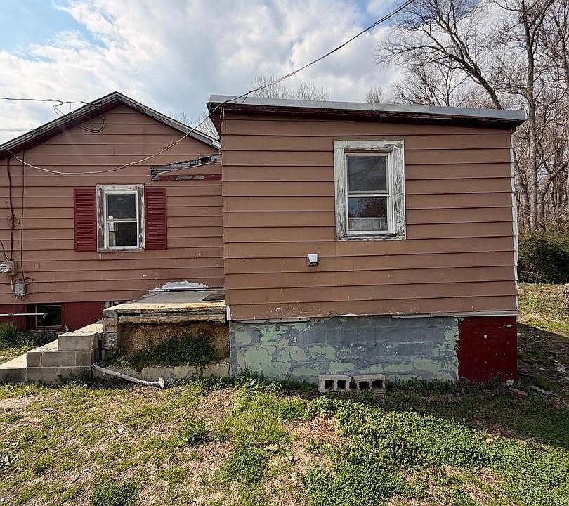 1st image of 301 Main St