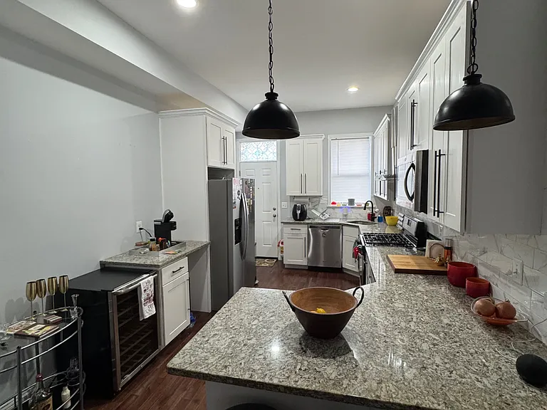 1636 N Broadway — Photo 8