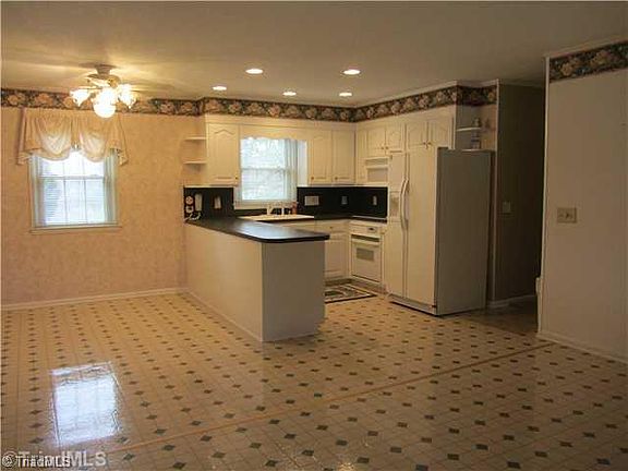 4th image of 106 Price Watford Dr