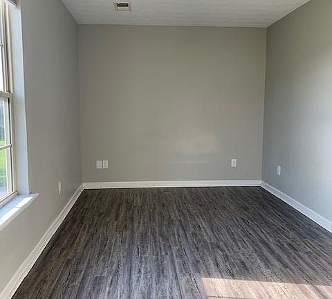 3rd image of 311 Melissa Dr