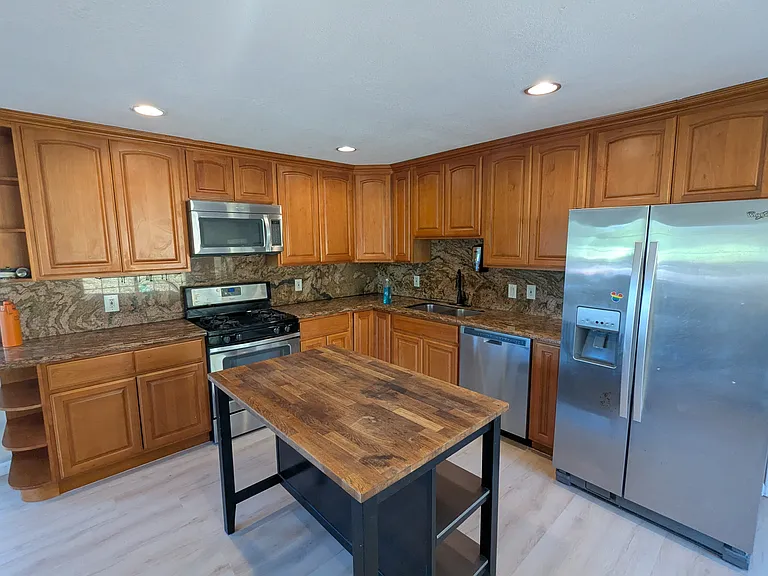 706 Appian Way — Photo 17