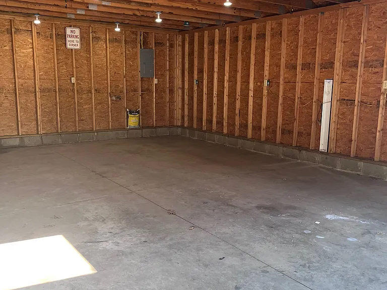 2250 Garfield Ave — Photo 16
