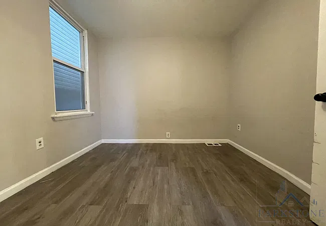 3 bed, 1000 sqft, $2,250 — Photo 2