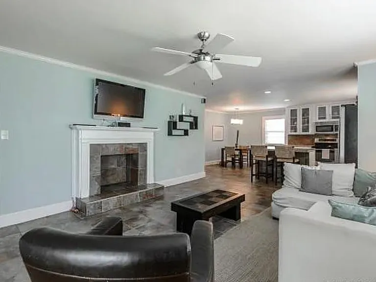 1409 Polk Ave — Photo 3