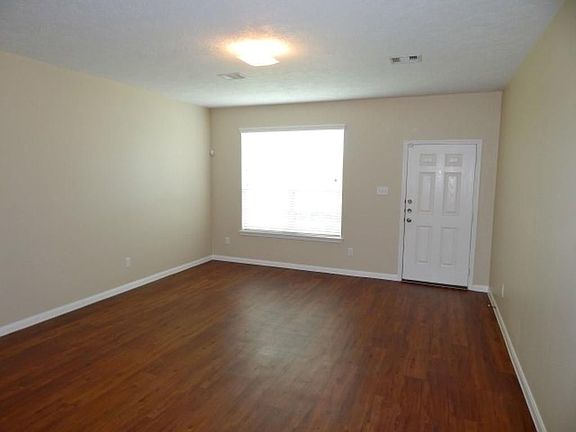 2nd image of 3903 Hawthorne Glen Ct