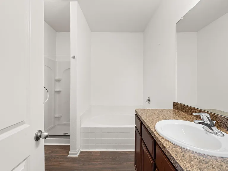 718 Crystal Lakes Dr — Photo 14