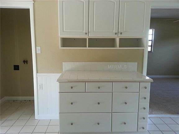 4th image of 748 Loquat Dr