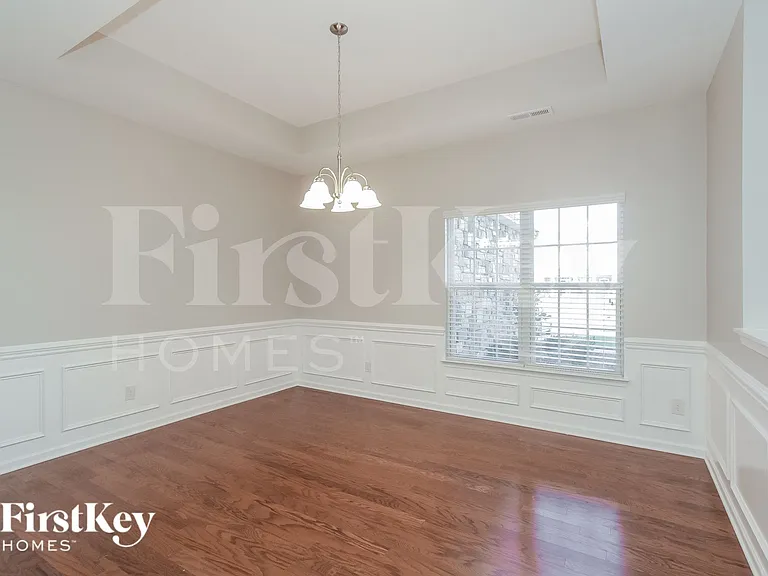 2266 Isaac St — Photo 6