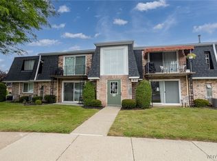 30 Foxberry Dr S #B, Getzville, NY