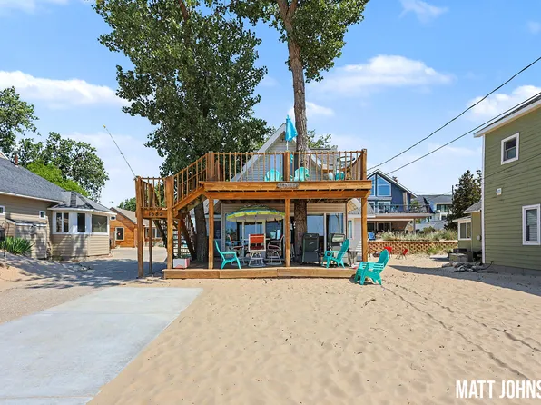 1682 Beach St, Muskegon, MI 49441