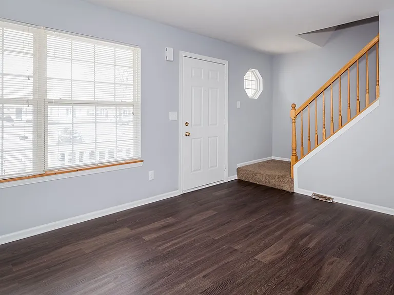 855 Regent Dr — Photo 3