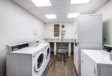 4th image of 4949 Tyrone Ave #9337de322