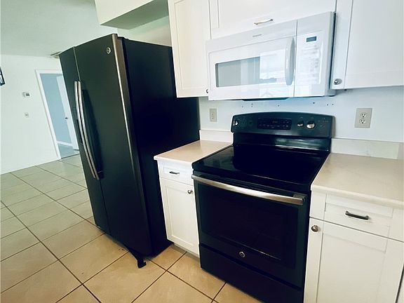 5th image of 504 W 9th St