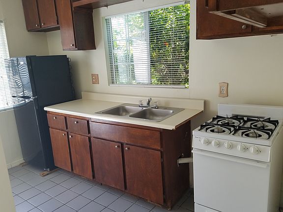 5th image of 1447 E Garfield Ave