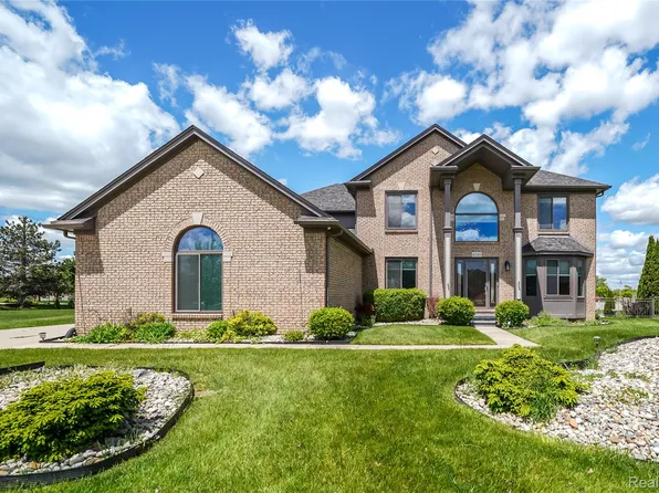 42105 Dorchester Ct, Clinton Township, MI 48038