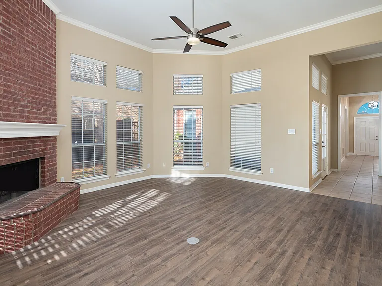 2700 Trophy Dr — Photo 9