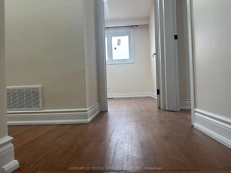 7490 Middleshire Dr — Photo 24